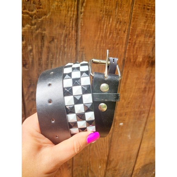 Vintage studded belt - Picture 3 of 3